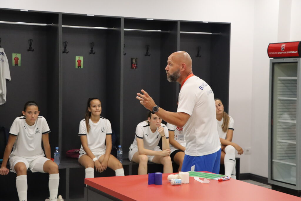 Amaury delerue coaching équipe championne d'europe universitaire 2023